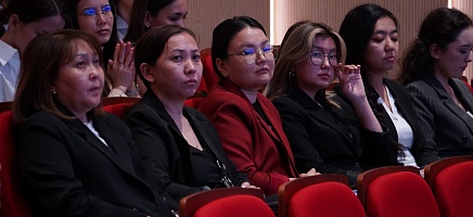 Архив Президента обучил архивному делу 95 специалистов Нацбанка фото галереи 1